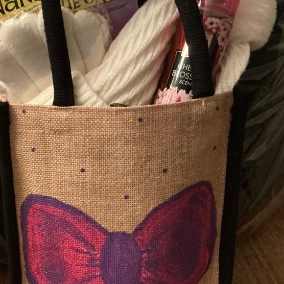 Bow Jute Bag Gift Basket - Picture 1 of 4